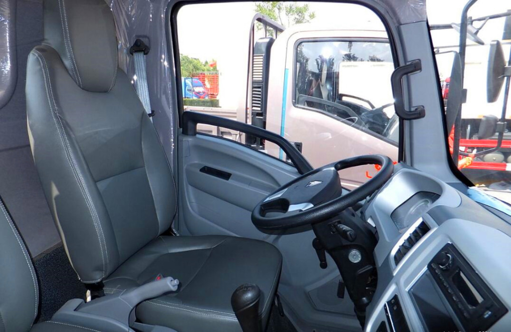 中国重汽HOWO 悍将 102马力 4.2米单排栏板式轻卡6