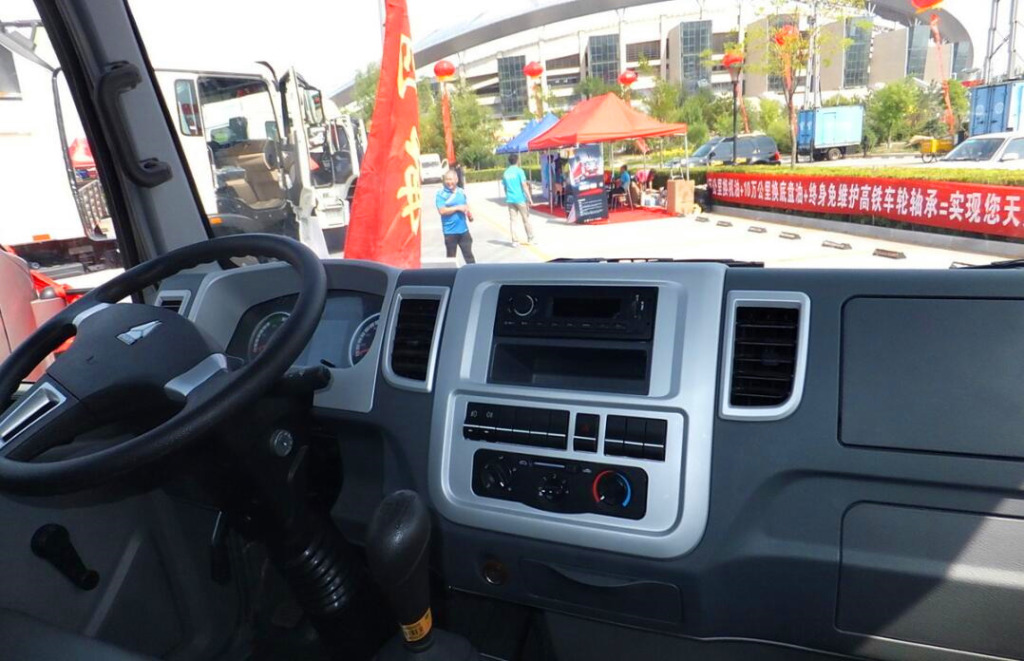 中国重汽HOWO 悍将 102马力 4.2米单排栏板式轻卡7