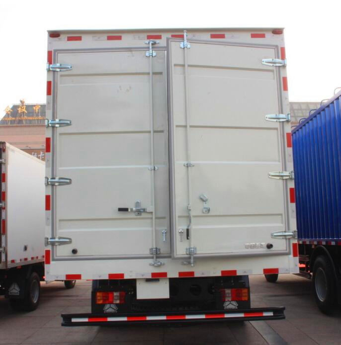 中国重汽HOWO 悍将 160马力 4X2 厢式载货车(ZZ5167XXYG5615C1)4